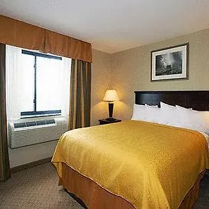 Hotel Quality Jamaica Airtrain